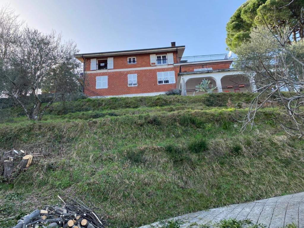 Casa Vacanza Villa Patrizia Follo Alto Экстерьер фото